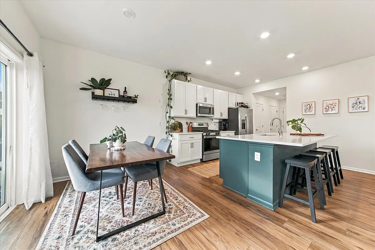 3 bed, 2.5 bath, 1767 sqft, $3,100 — Photo 4