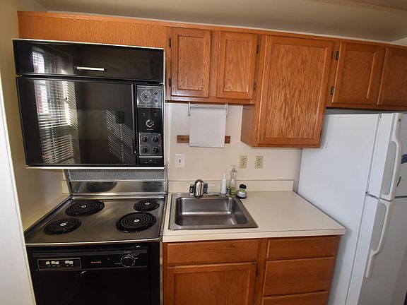 2nd image of 1800 Queens Ln #203