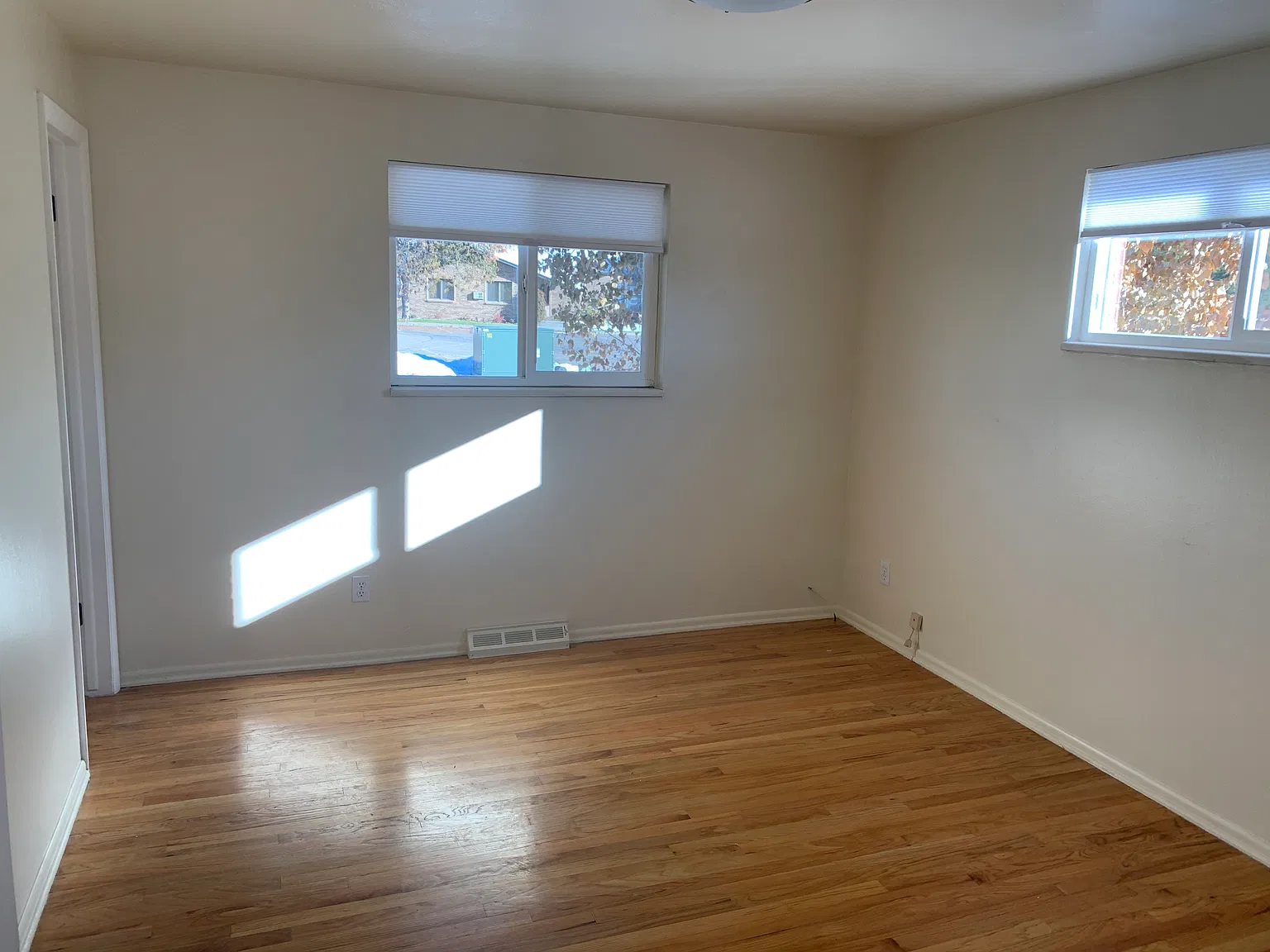 5 bed, 2464 sqft, $2,300 — Photo 4