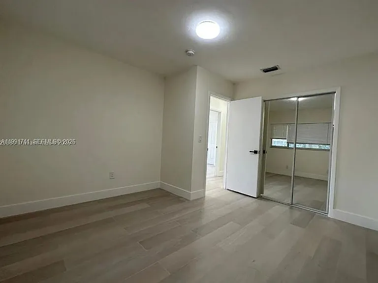 1514 SW 6th St #4 — Photo 5
