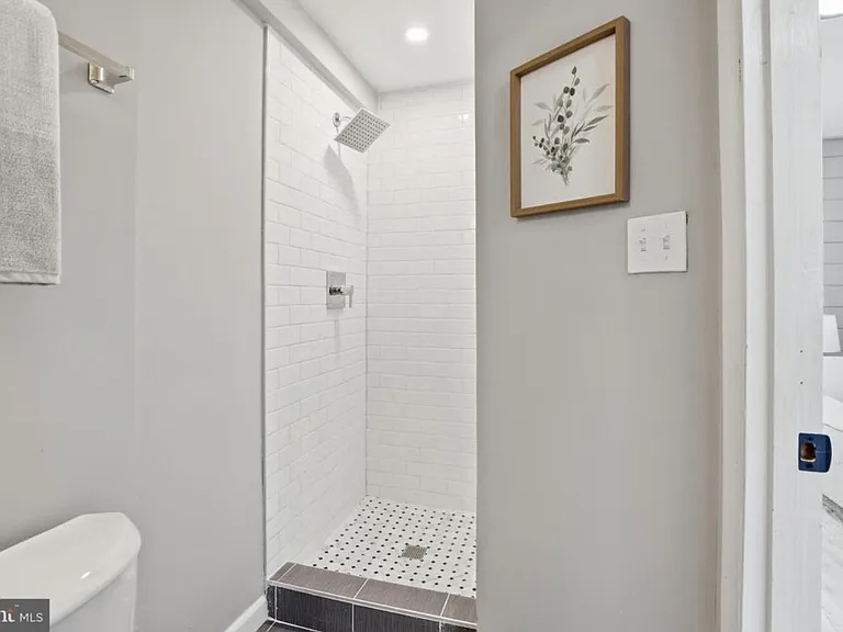 421 Saint Margarets Dr — Photo 6