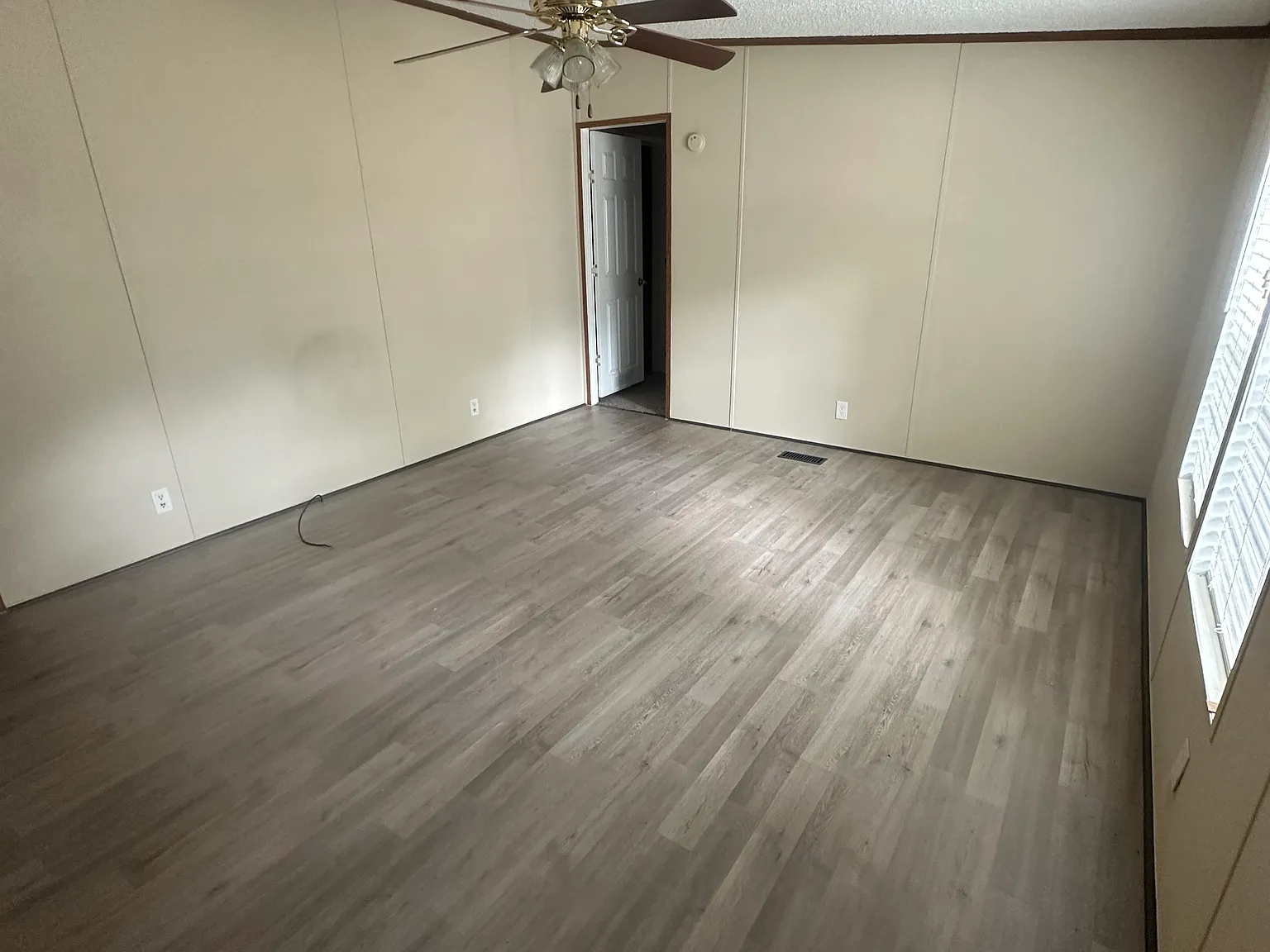 3 bed, $975 — Photo 2