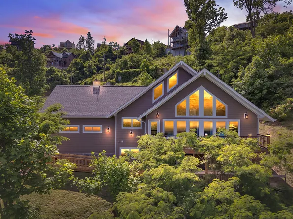 730 Deerfoot Dr, Gatlinburg, TN 37738