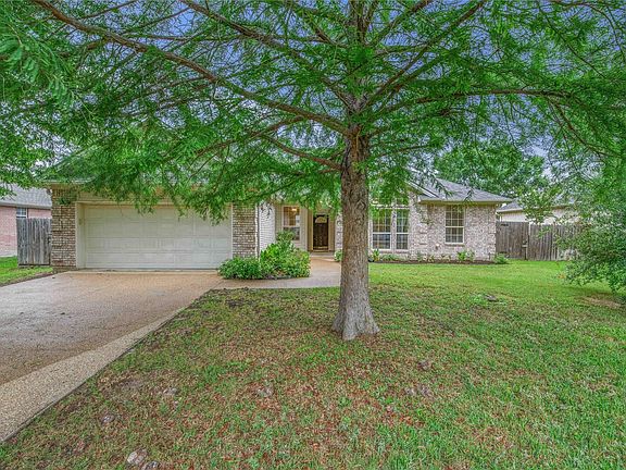 2nd image of 305 Augsburg Ln