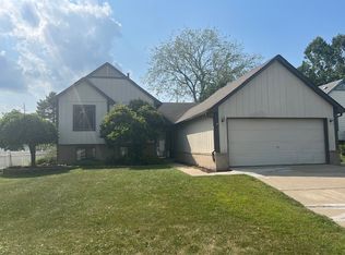 135 N Willard Rd, Canton, MI 48187