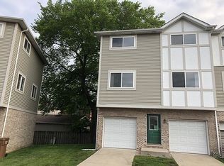 7540 Heritage Ct, Summit, IL 60501