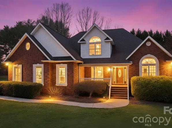 2488 Birdie Ln NE, Conover, NC 28613