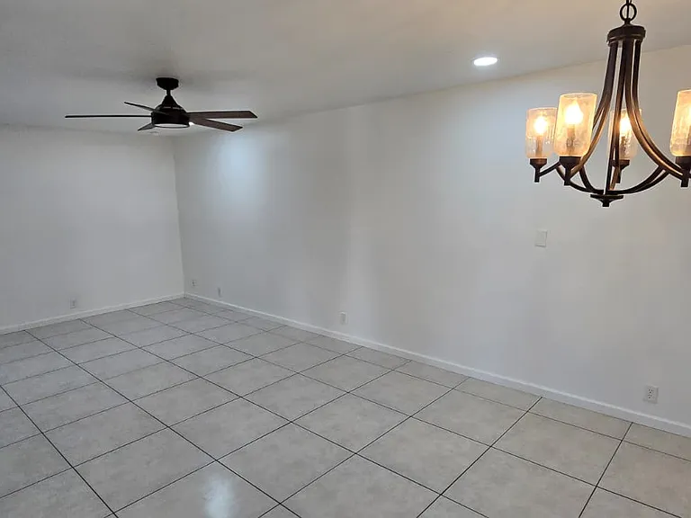 2136 E Mobile Ln — Photo 4