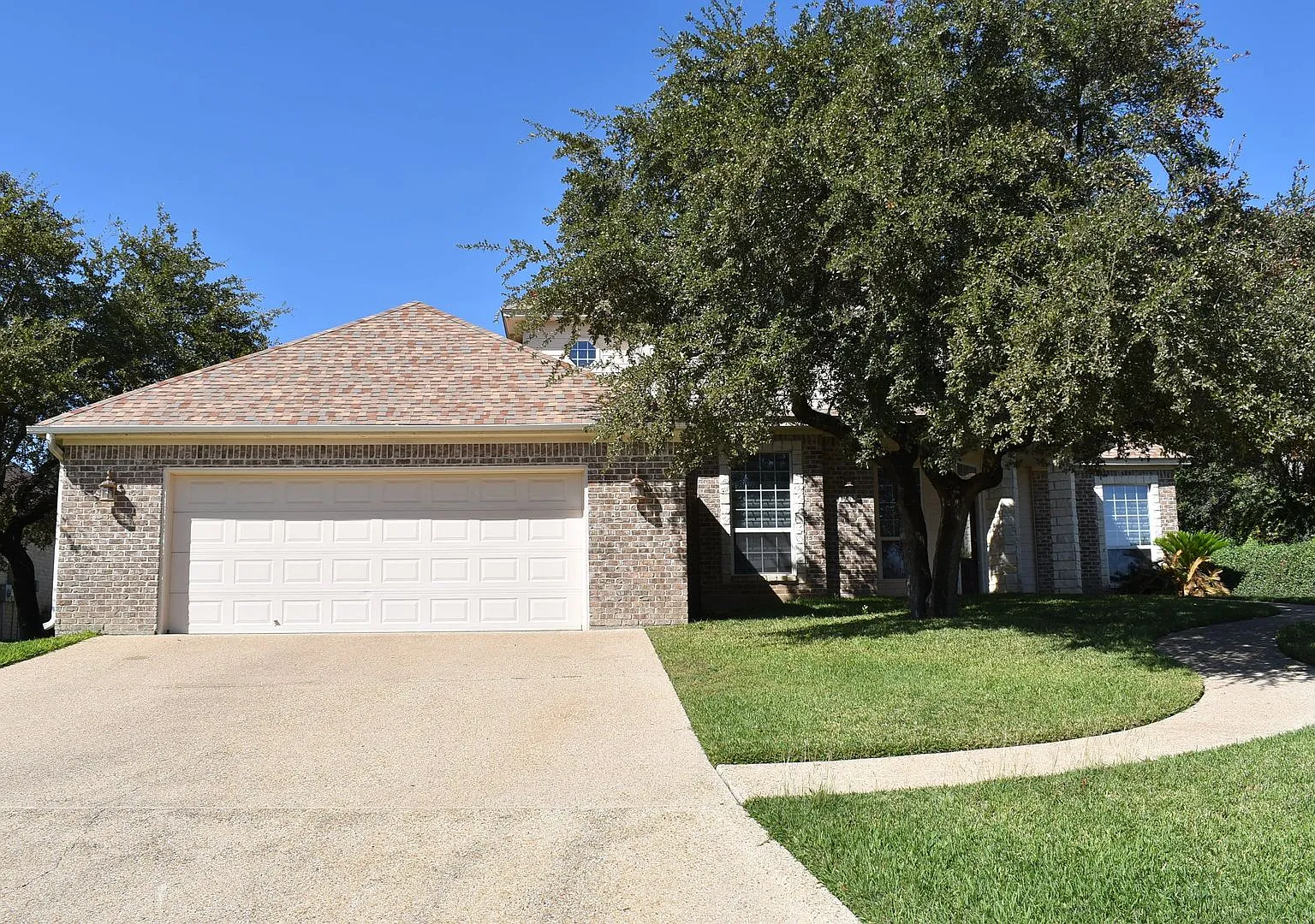 Beautiful Harker Heights Custom Home! — Photo 2