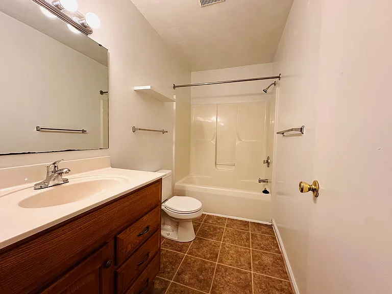 425 Janie Ln — Photo 12