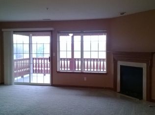 7322 N Radnor Rd APT 103, Peoria, IL 61615