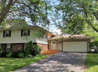 6954 Laurel Cherry Dr, Rockford, IL