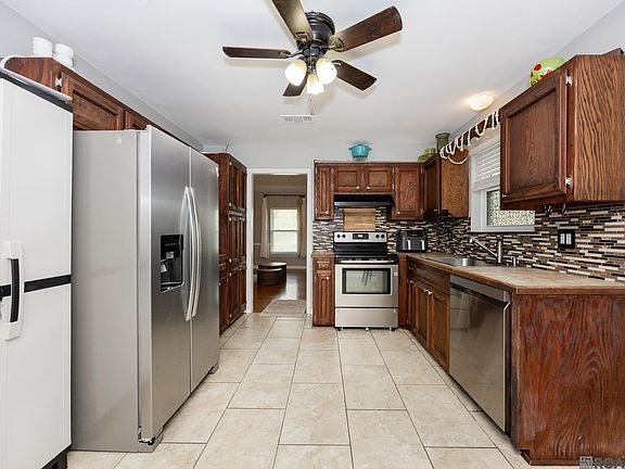 3rd image of 18522 Perkins Oak Rd
