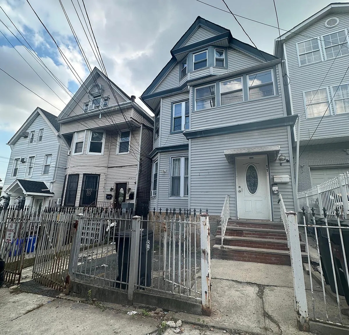 5 bed, $2,300 — Photo 2
