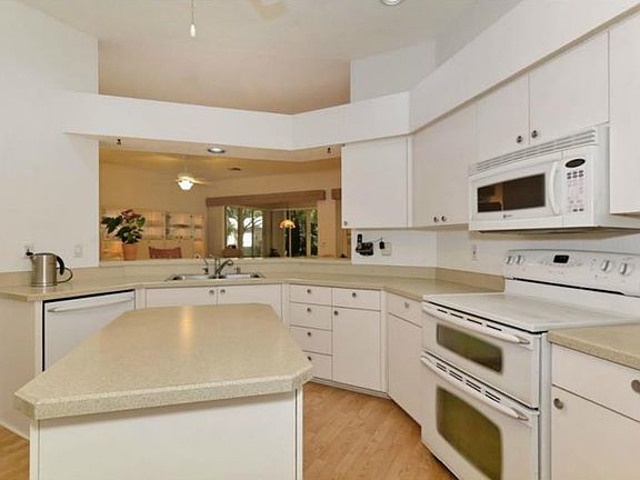 3rd image of 2729 Goodwood Ct