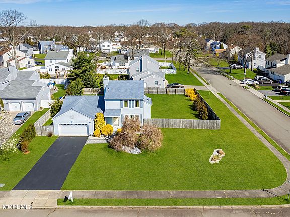 3rd image of 1258 Hereford Close