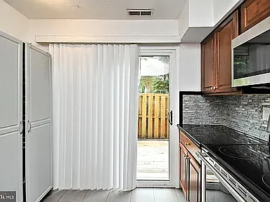 3 bed, 2.5 bath, 1617 sqft, $2,800 — Photo 4