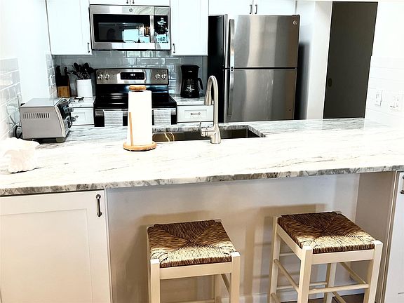 2nd image of 40 NE Plantation Rd APT 410