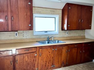 186 6th Ave FLOOR 2, Woonsocket, RI 02895