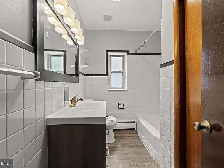 819 Mercer St — Photo 20