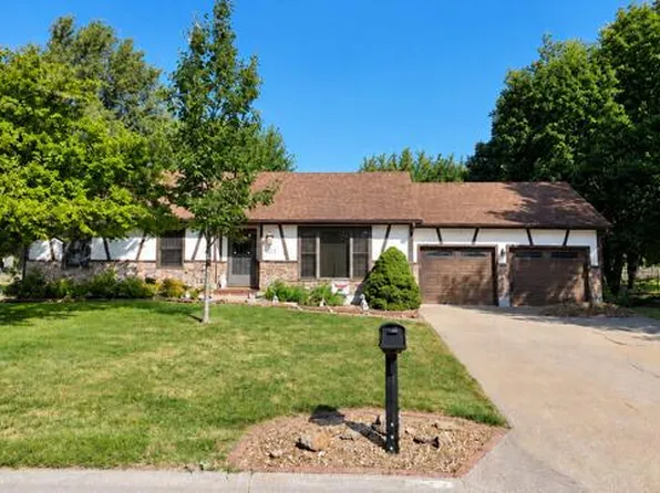 617 N Lake Dr, Marshall, MO 65340