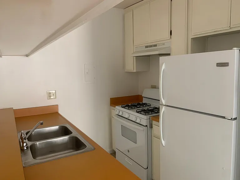 Quiet studio with no units on top or below
