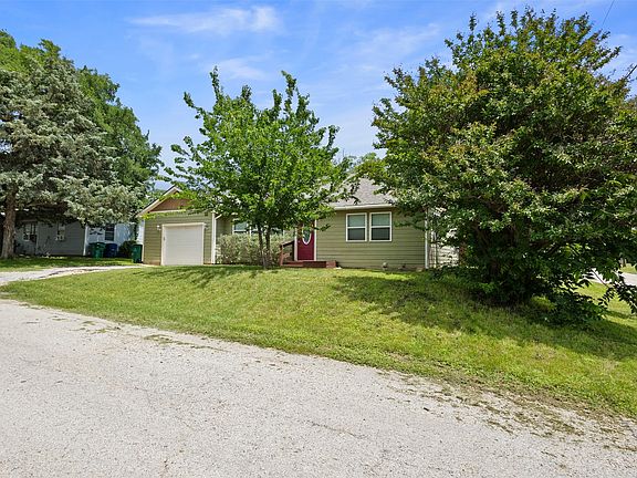 3rd image of Flower Ln