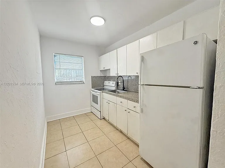 220 NW 11th Ter #2 — Photo 3