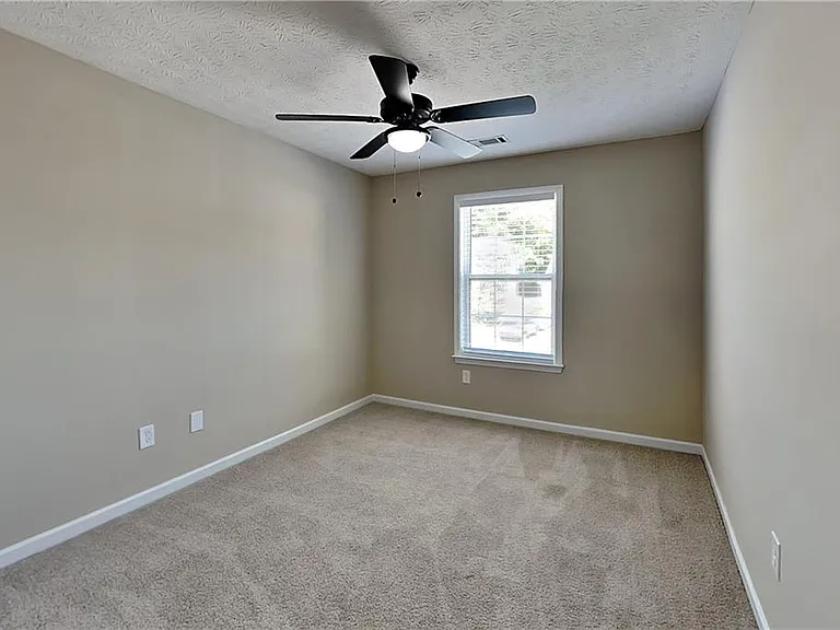 1045 Winthrope Chase Dr — Photo 9