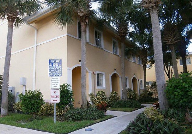 2nd image of 2084 NE 167th St APT 2-103