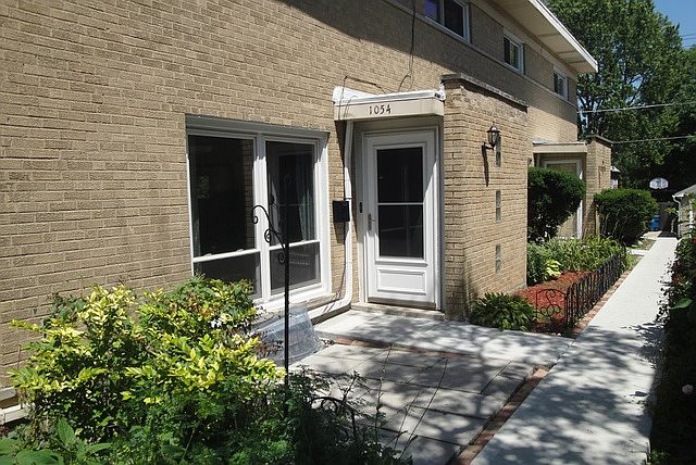 1st image of 1054 Des Plaines Ave