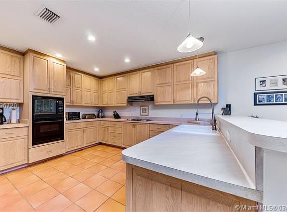 4th image of 17630 SW 76th Ave