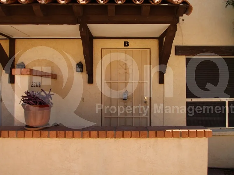 2211 W Turney Ave #B — Photo 1