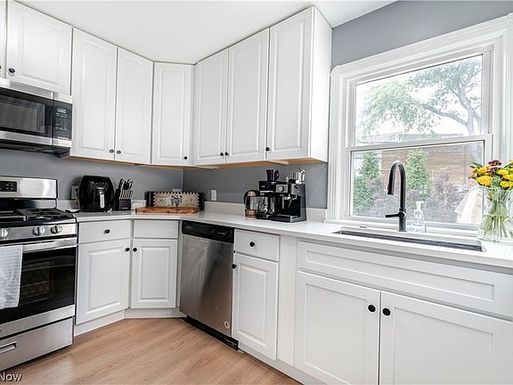 5th image of 14707 Delaware Ave