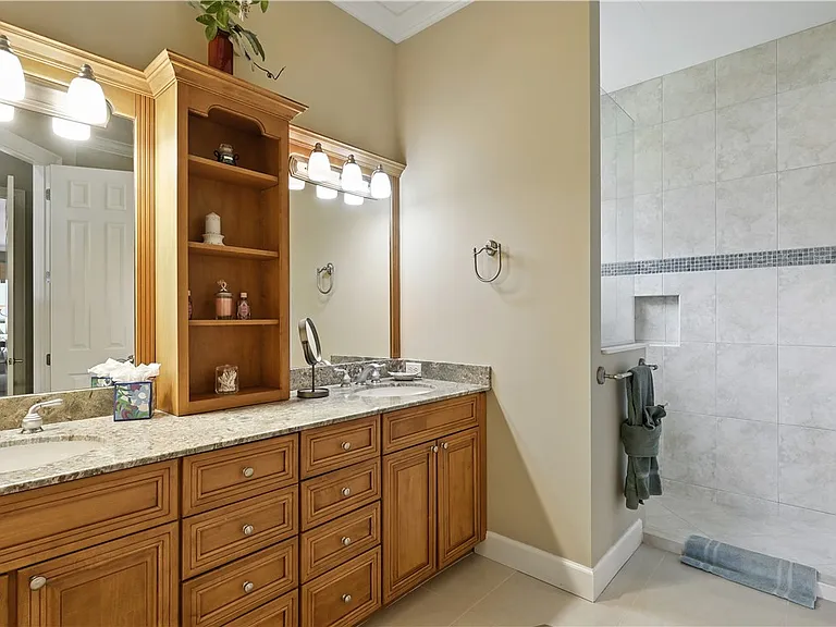 620 Bridgewater Ln SW — Photo 16
