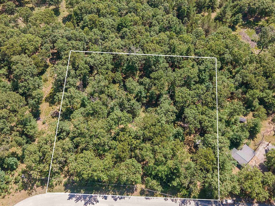1st image of W4945 S Oakhaven Cir