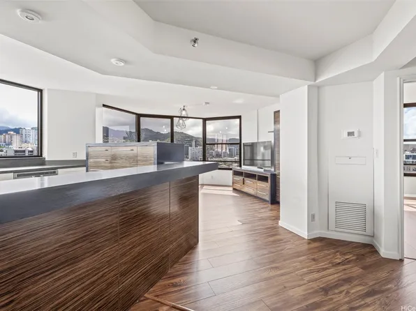 1221 Victoria St APT 1705, Honolulu, HI 96814