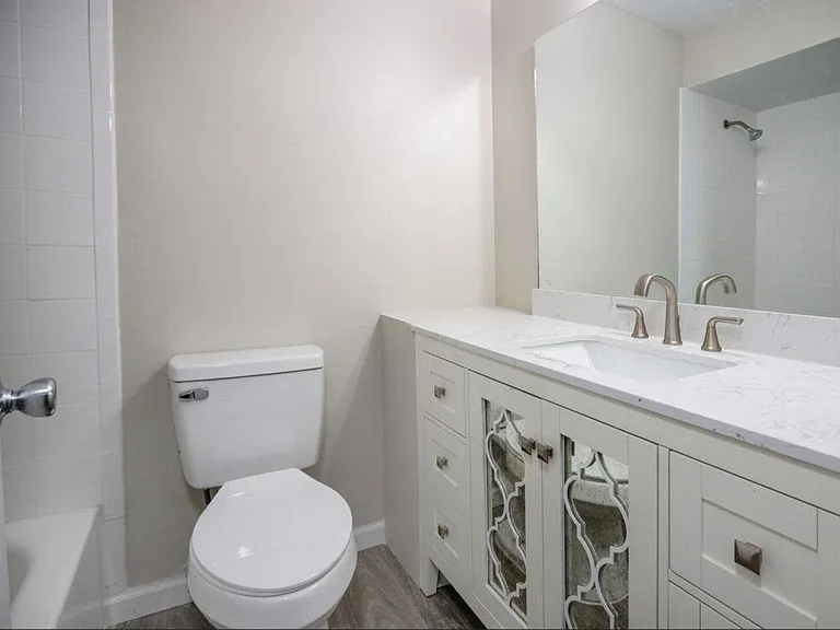 Pineview Apartments — Photo 8