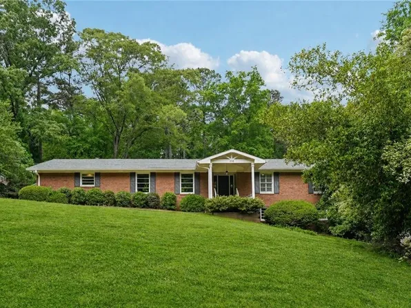 2118 Skytop Dr, Stone Mountain, GA 30087