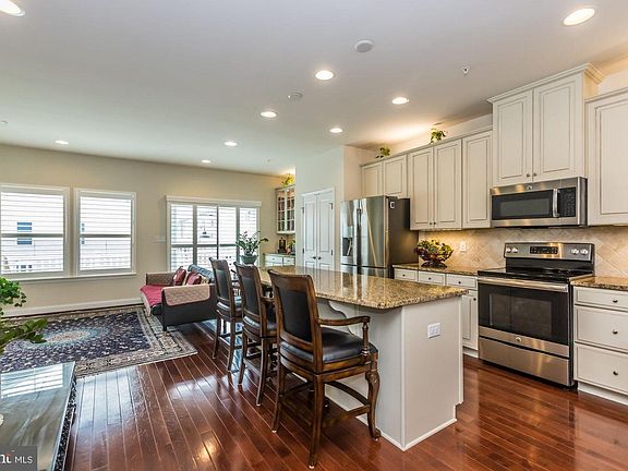 5th image of 613 N Atwater Dr