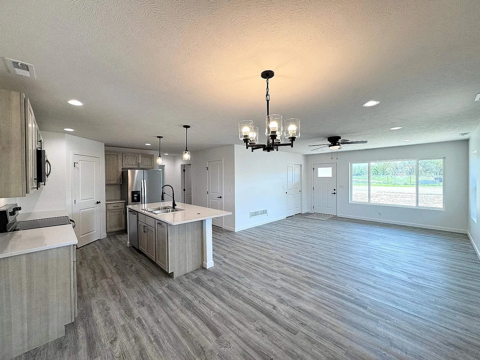 3 bed, 1400 sqft, $1,800 — Photo 4