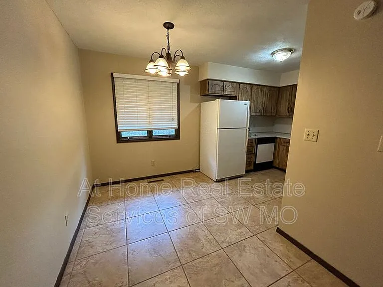522 E Latoka Ct — Photo 3