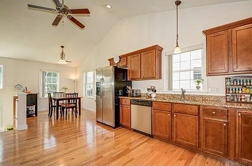 4th image of 255 Plantation St