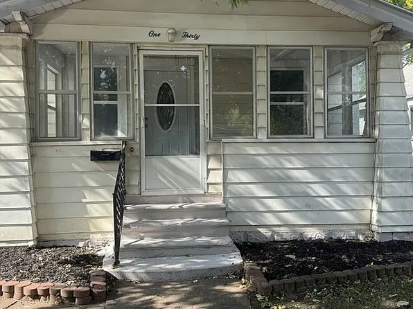 130 N 5th St, Clinton, IA 52732