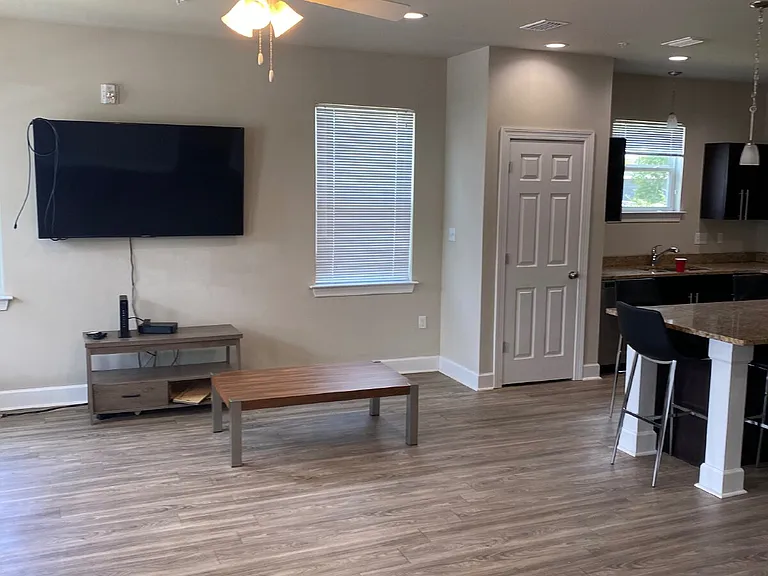 1807 Belle Vue Way — Photo 11