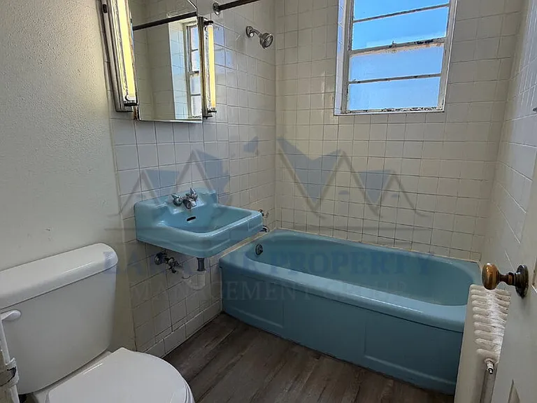 305 S 10th St #18 — Photo 8