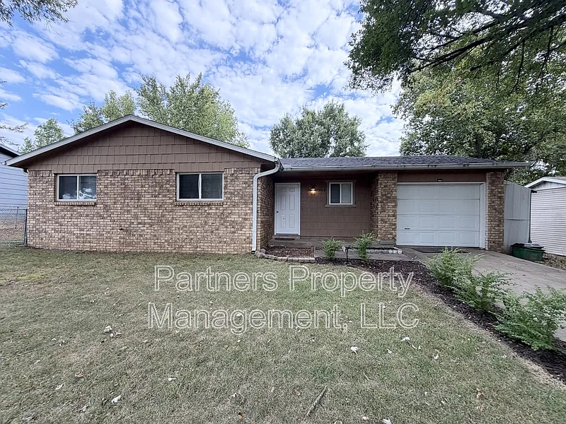 408 W Nightingale Cir