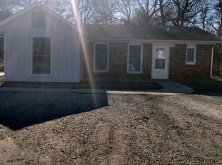 107 W Circle Dr, Summerfield, IL 62289