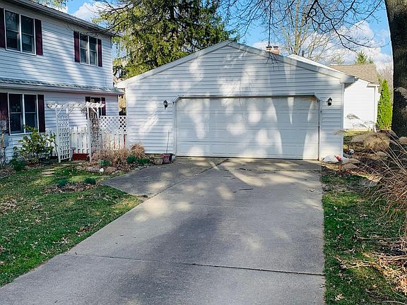 3rd image of 120 Woodland Dr
