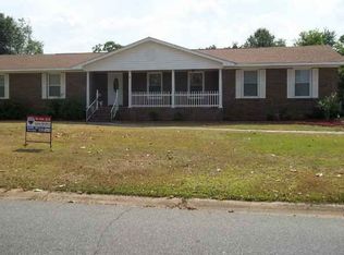 713 Meadowridge Dr, Warner Robins, GA 31093